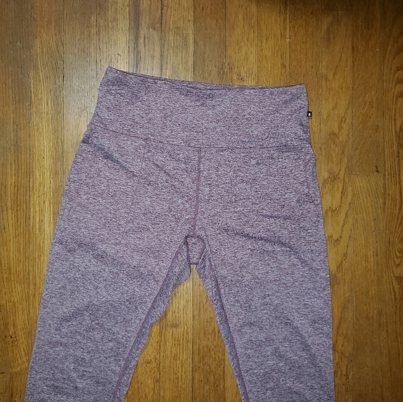 Marika Capri Leggings - Picture 3 of 10